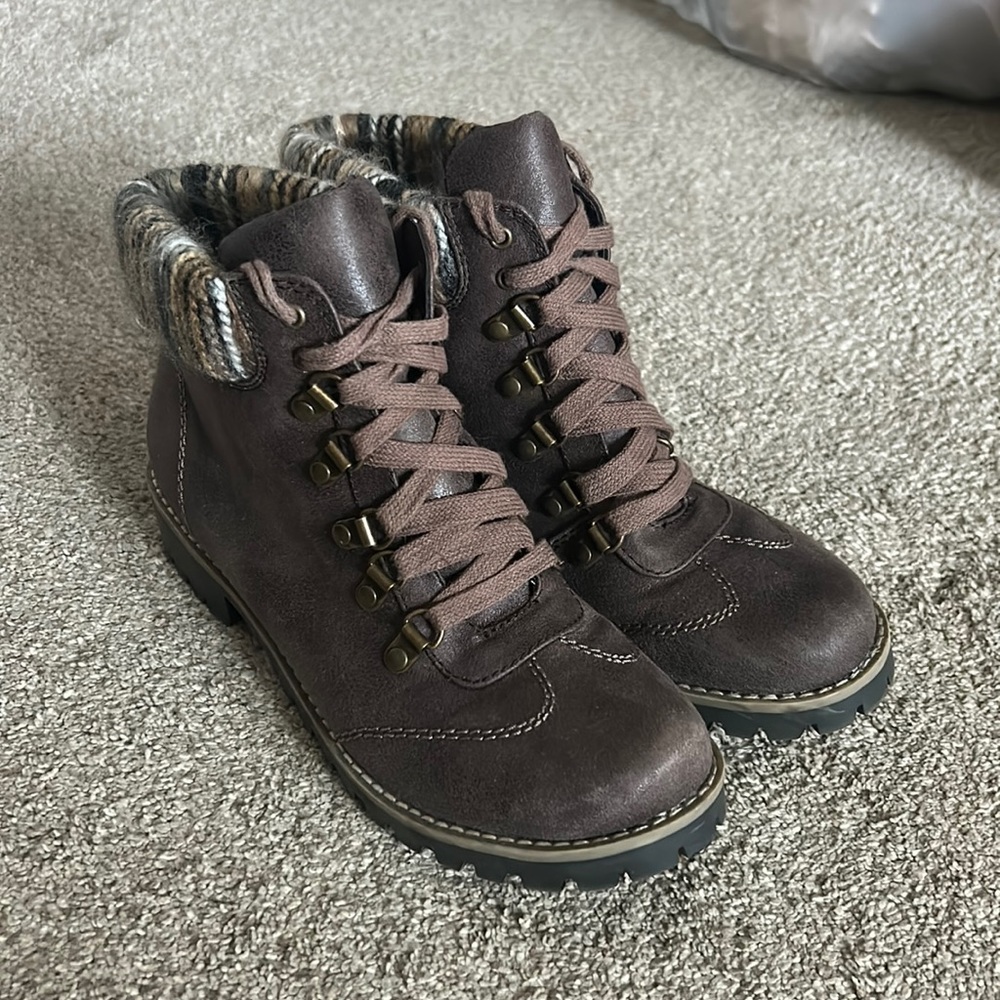 Women’s Short Leather Boots Size 8.5